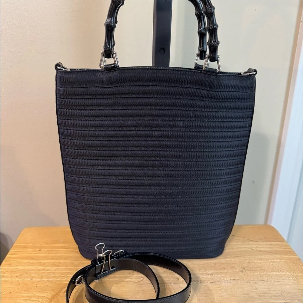 Gucci Elegant Black Tote Bag